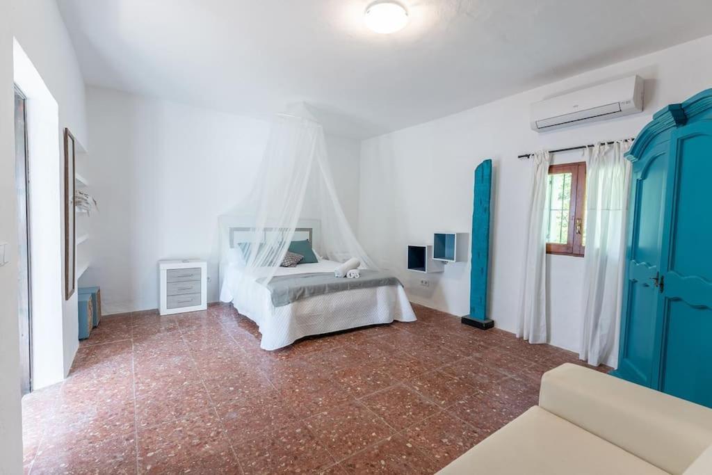 8 Guests Large Villa Near Bossa Beaches & Airport San José Eksteriør bilde