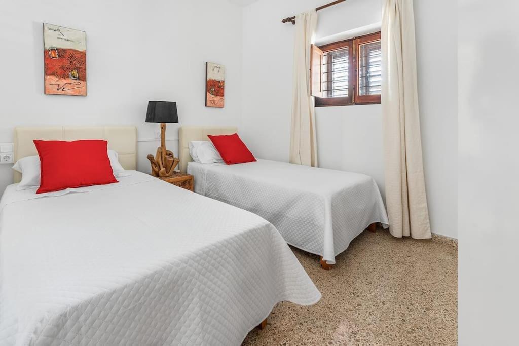 8 Guests Large Villa Near Bossa Beaches & Airport San José Eksteriør bilde